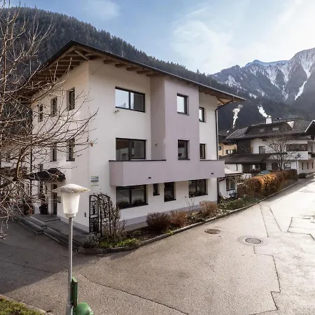 Partoll Apartment *